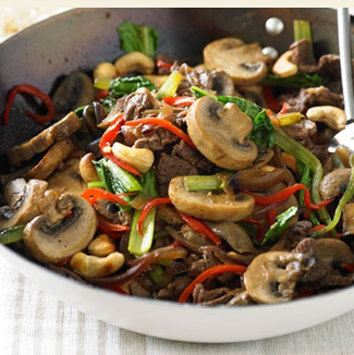 蘑菇，牛肉和腰果炒。png